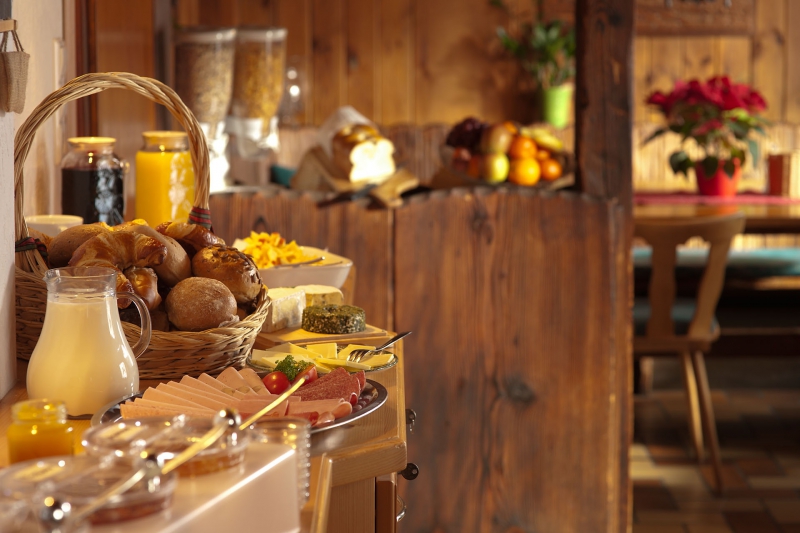 restaurant-MONTFERRAT-min_breakfast-801827